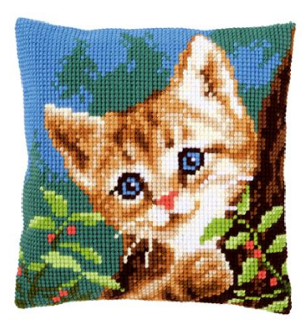 kruissteekkussen kat in boom