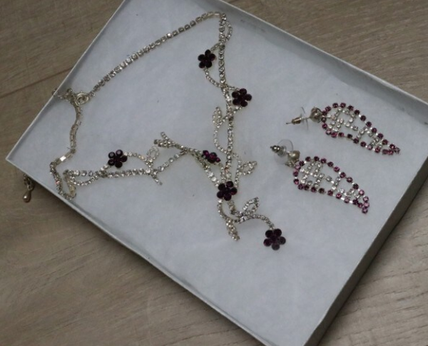 Bloemenketting + oorbellen