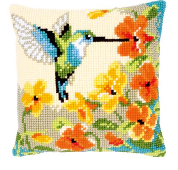 kruissteekkussen kolibri met bloemen
