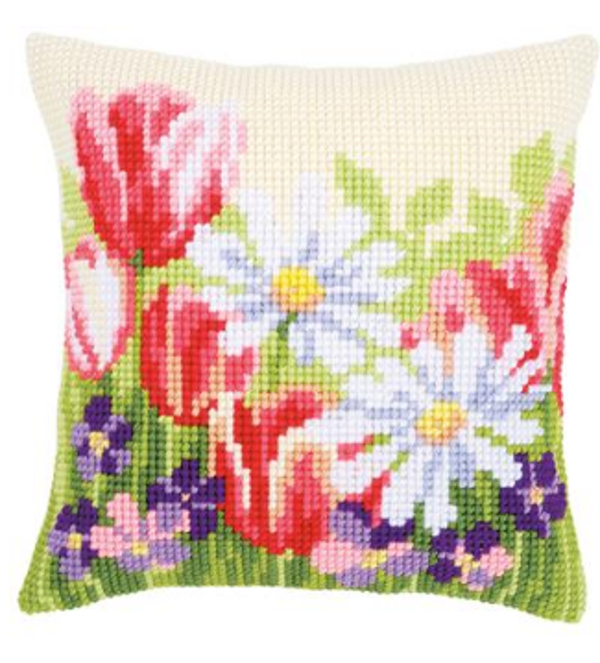 kruissteekkussen lente bloemenveld