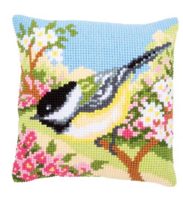 kruissteekkussen meesje in de tuin