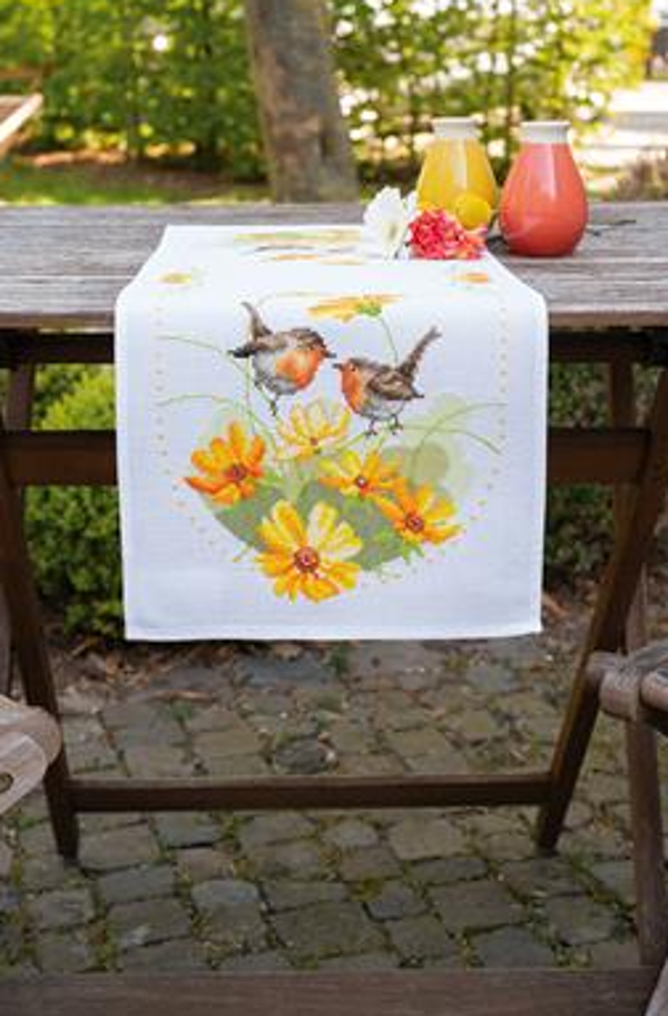 telpakket loper roodborstjes en bloemen