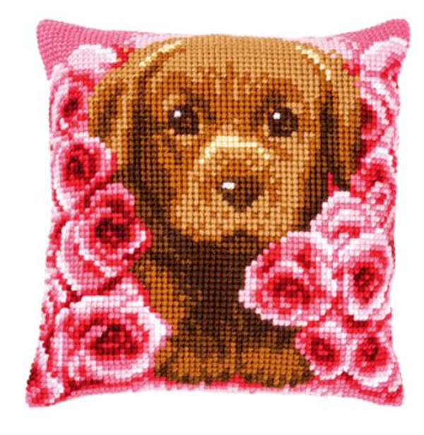 Kruissteekkussen Puppy tussen rozen