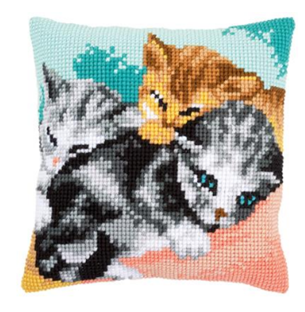 kruissteekkussen snoezelige kittens
