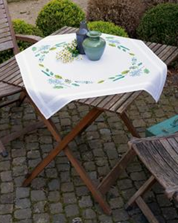 telpakket tafelkleed blaadjes en grassen