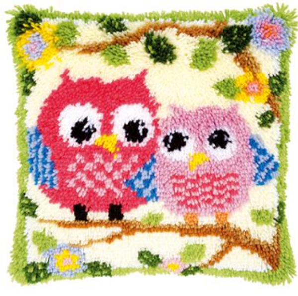 knoopkussen smyrna uilen op tak