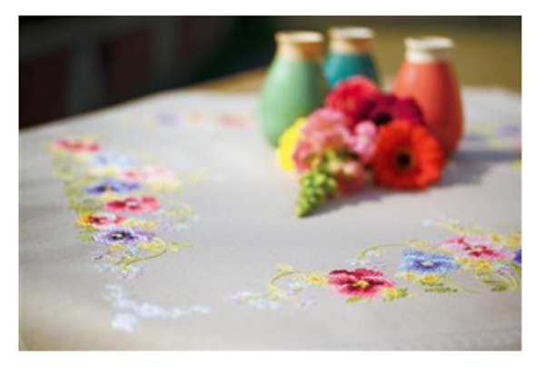 borduurpakket tafelkleed viooltjes