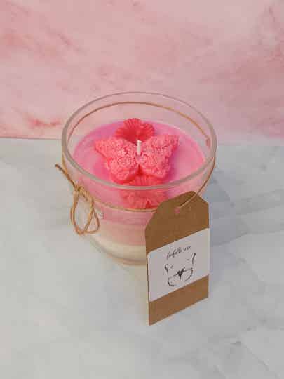 Bougie gourmande " farfalla rosa " .