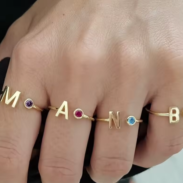 Gepersonaliseerde initialen ring + geboortesteen (verstelbaar)