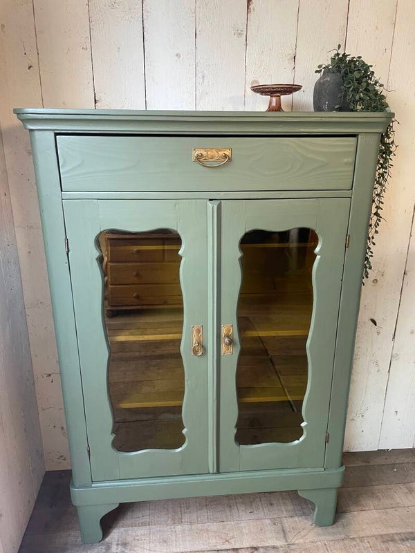 Biedemeier vitrinekast Bayberry