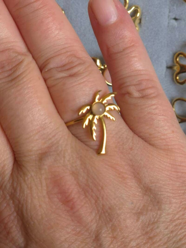 Palm Babe Ring