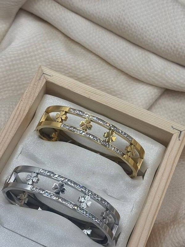 Clover Shine Bangle