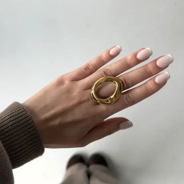 The Oval Ring