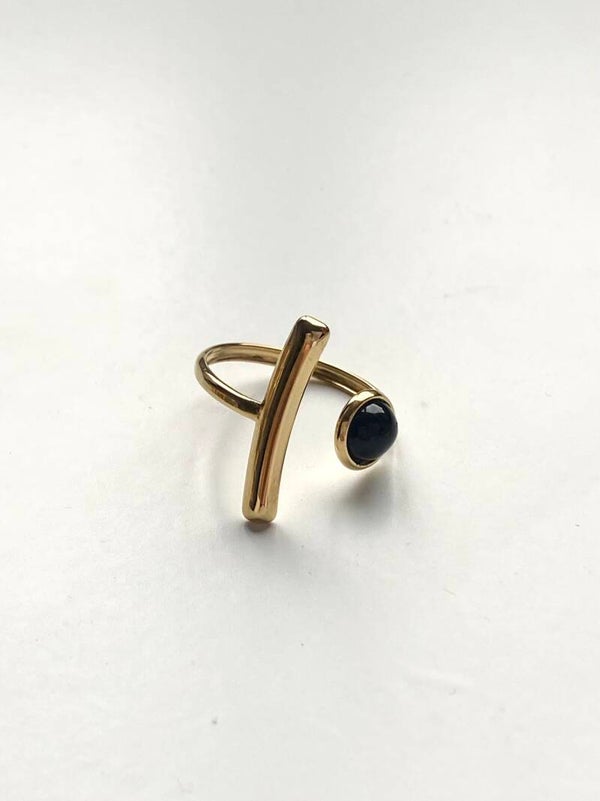 Ring met staafje en zwart bolletje