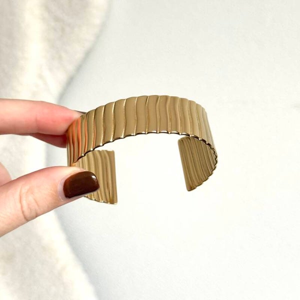 Golden ripple bangle