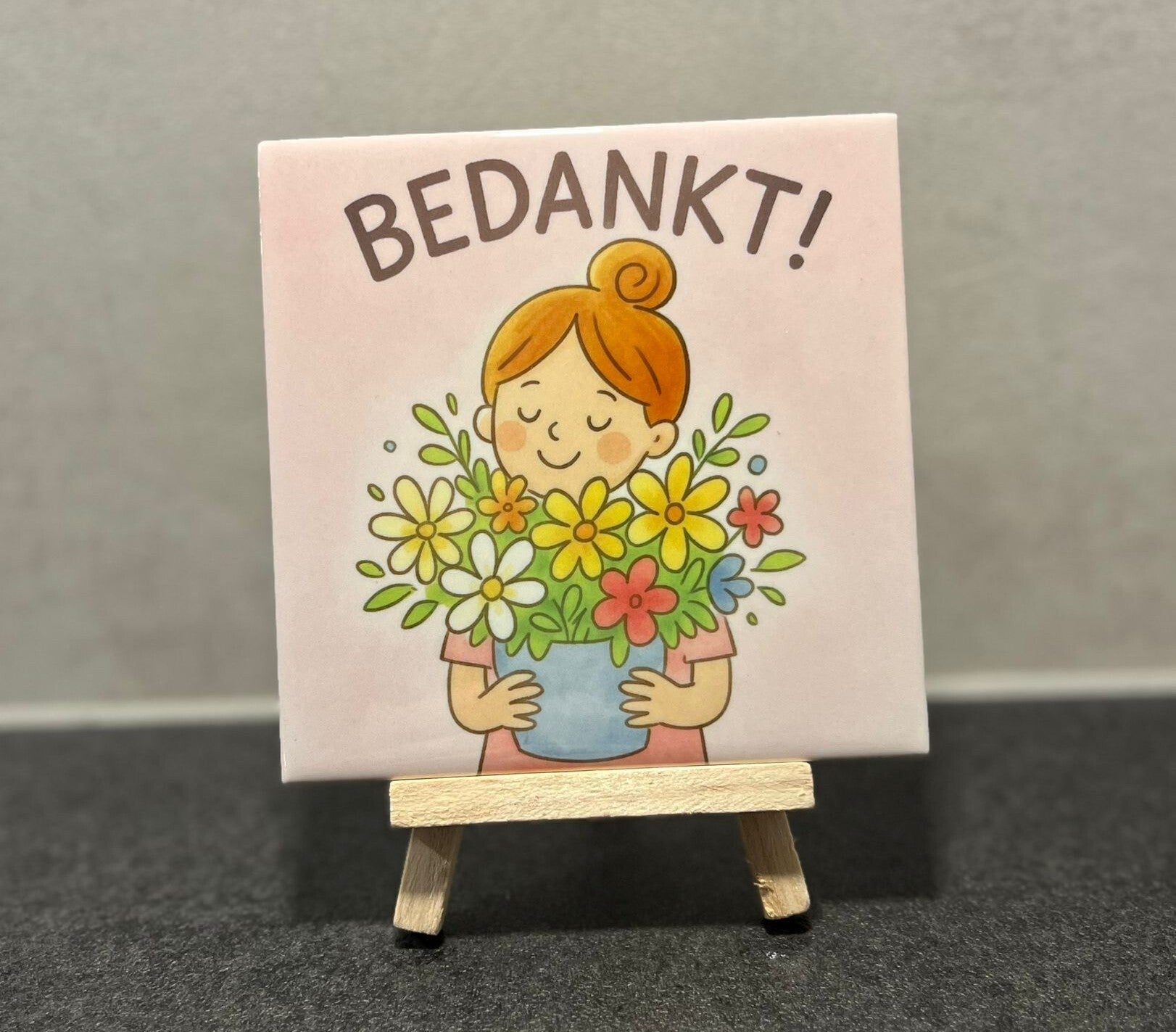 Bedankt vrouw met bloemen