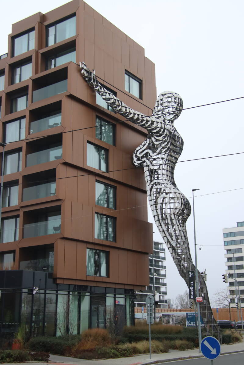 praag-stalen-dame-3-standard.jpg