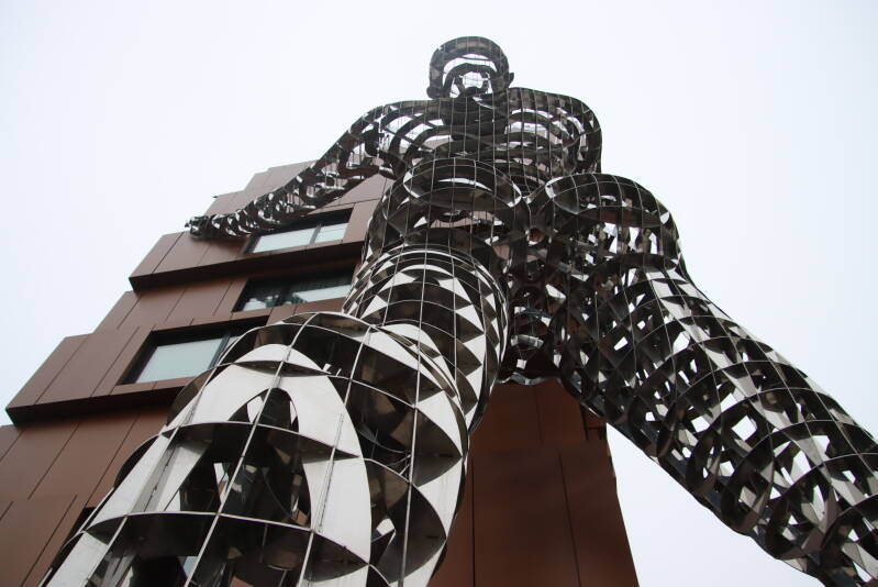 praag-stalen-dame-9-standard.jpg