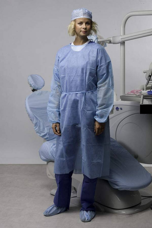 22.D1307 OK Jas Steriel, lichtblauw, manchet elastiek, Lengte 110 cm(50 st.)