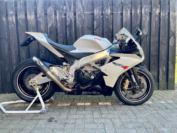 Aprilia RSV4 APRC