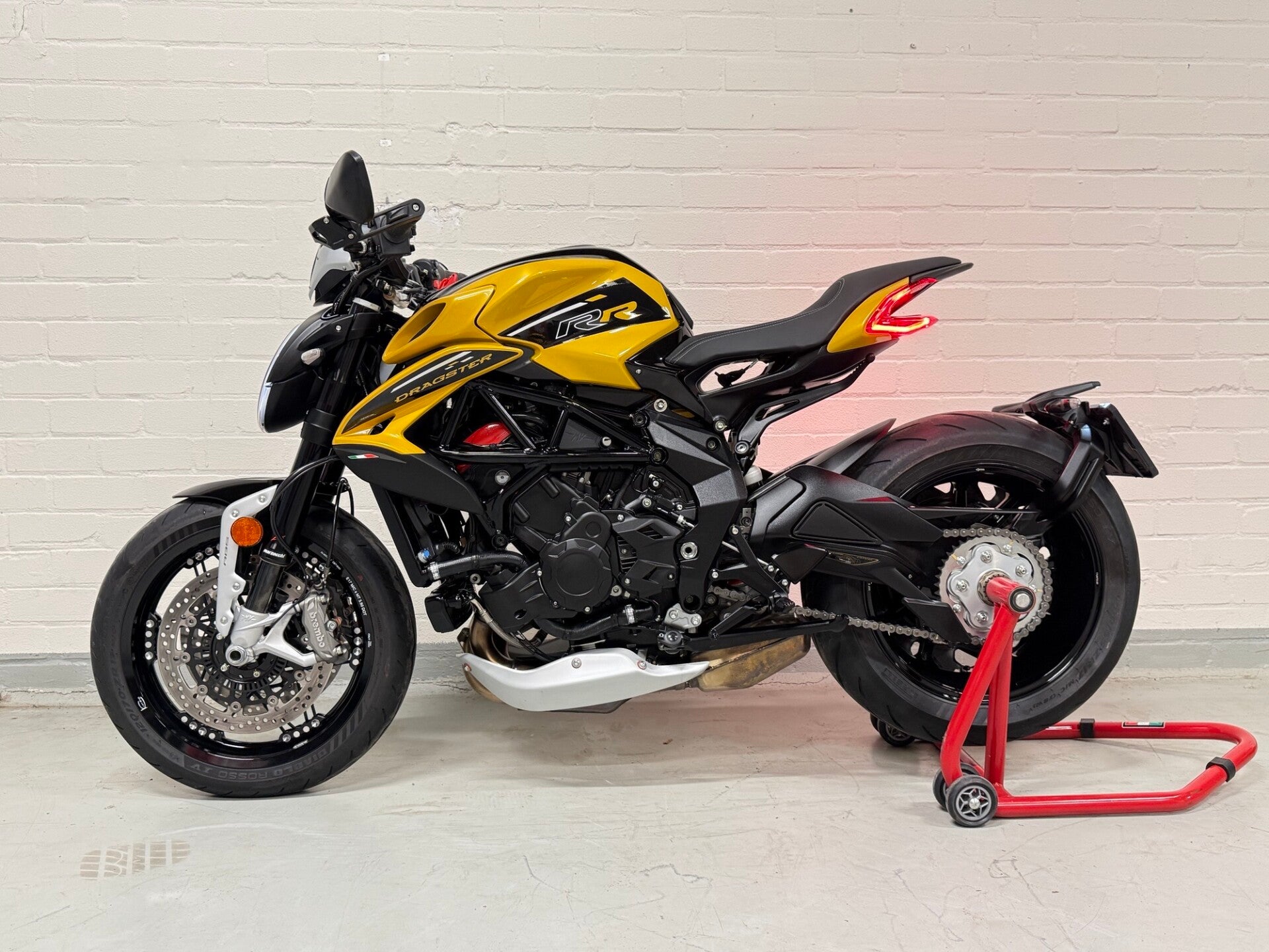 MV AGUSTA DRAGSTER 800 RR SCS (bj 2023 model 2024)