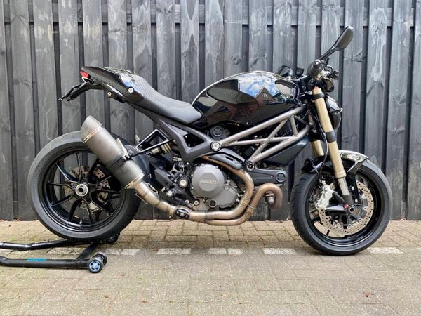 Ducati Monster 1100 evo