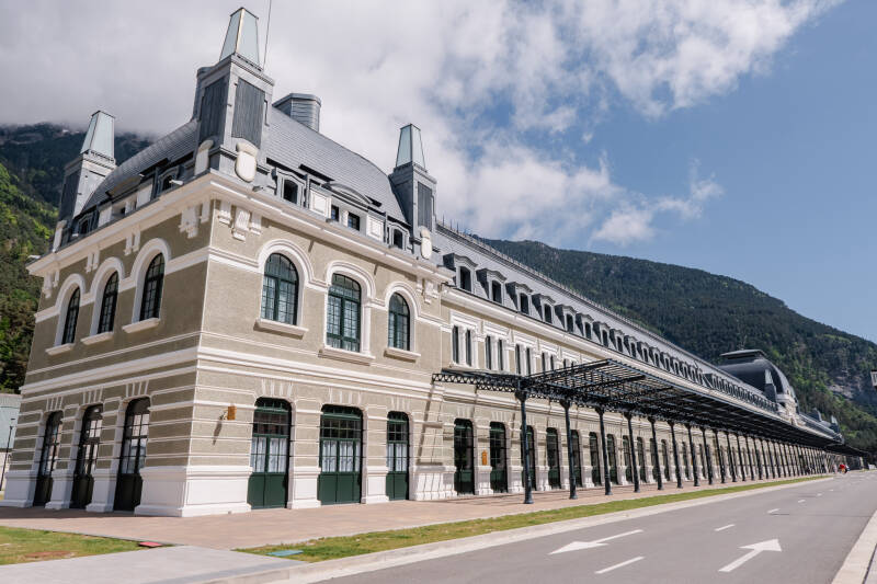gare de canfranc dans sa longueur
