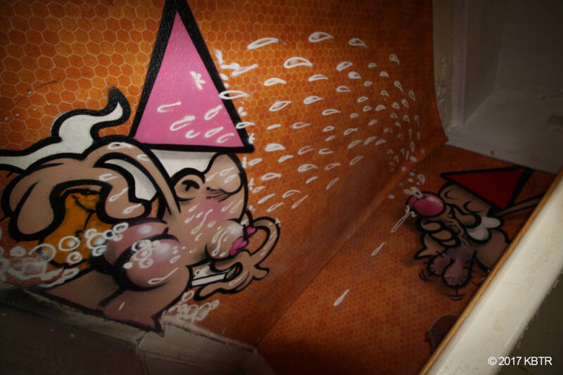 KBTR vrouwtje neemt douche