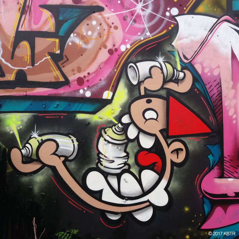 KBTR spraying graffiti with 3 spraycans at once