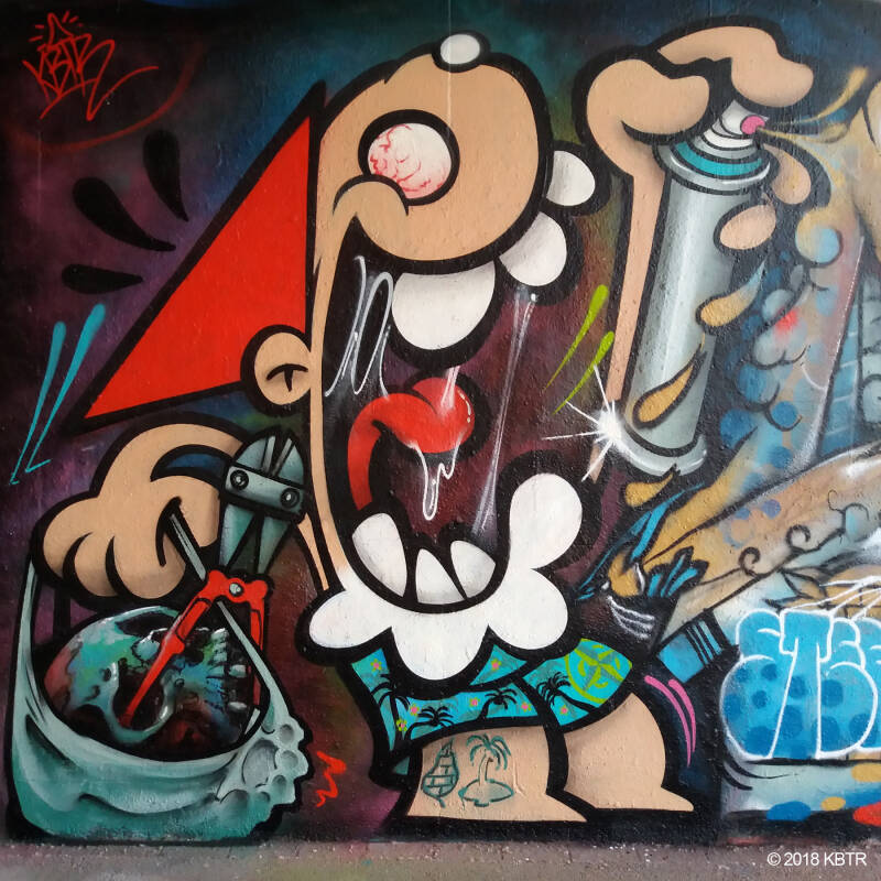 KBTR very enthousiastic with spraycan and bag