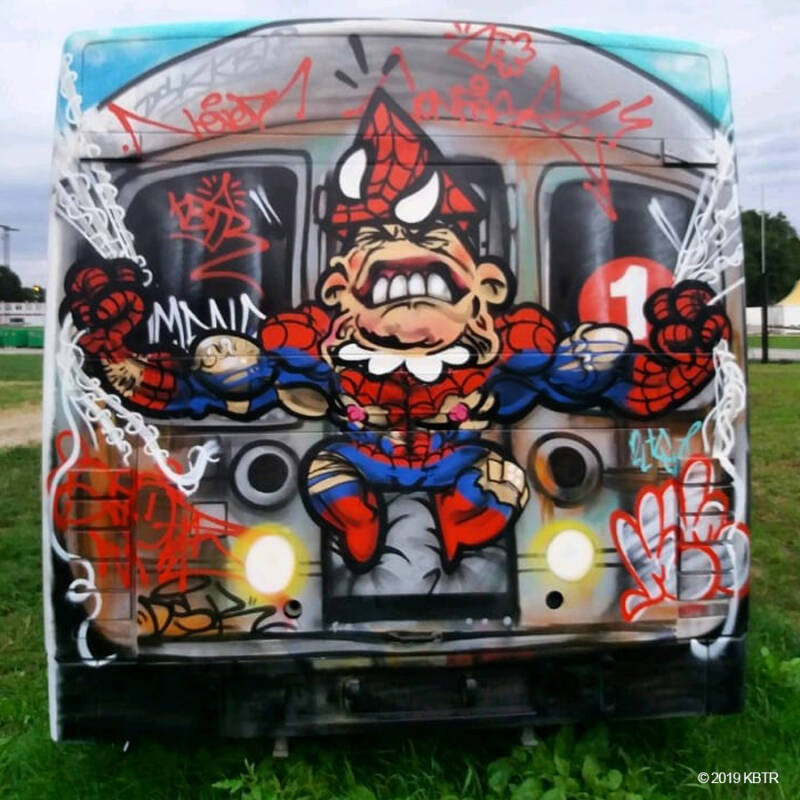 KBTR interpretation of Tobey Maguire as Spiderman on Pukkelpop