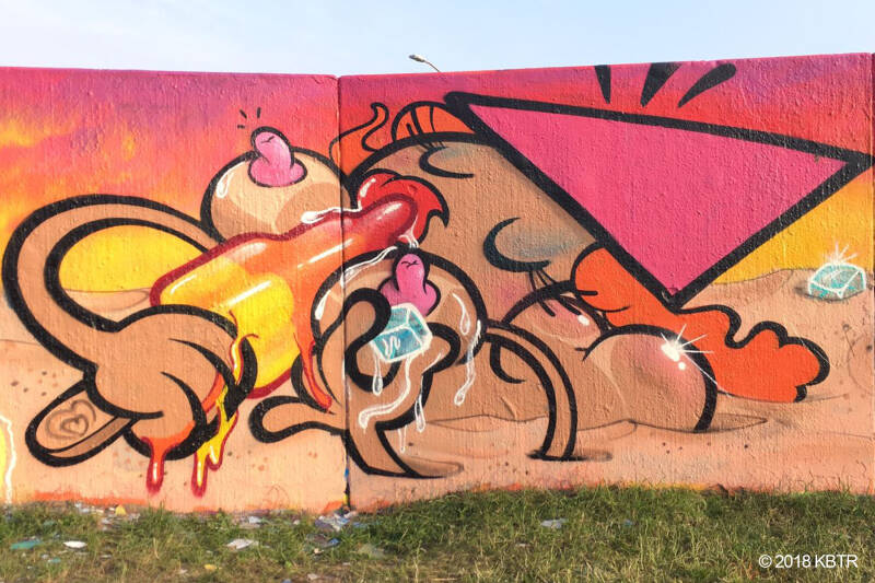 KBTR heet vrouwtje met ijsblokjes en raketijsje