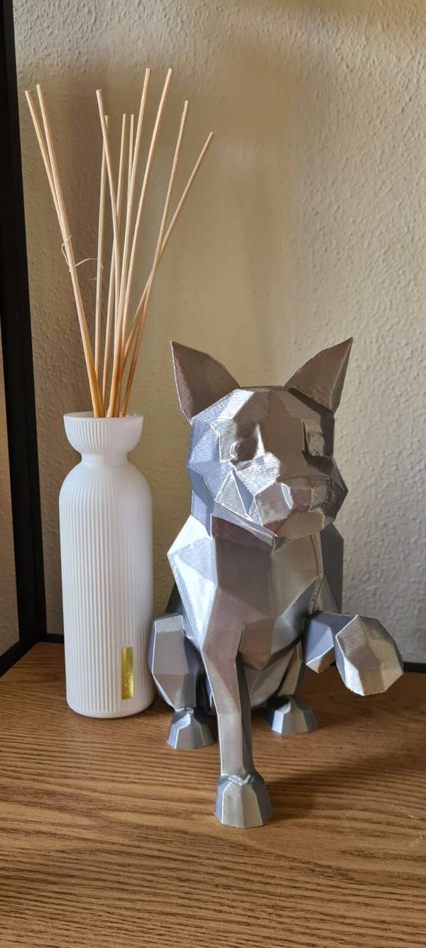 3D Geprint Geometrisch Hondenbeeldje – Zilveren Design met Pootje Omhoog