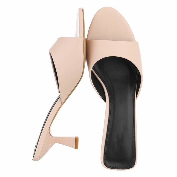 Elegante slippers met een klein hakje