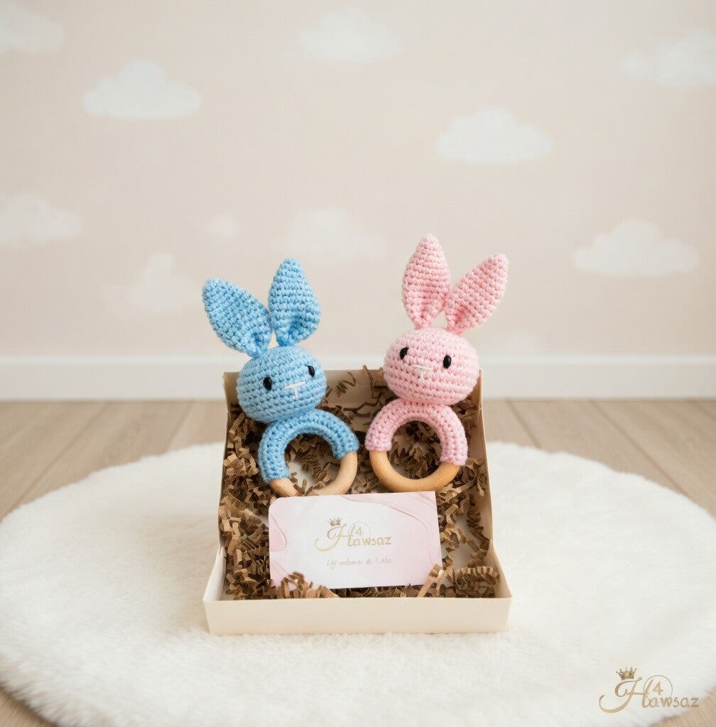 Houten rammelaar / bijtring met konijnen knuffeltje