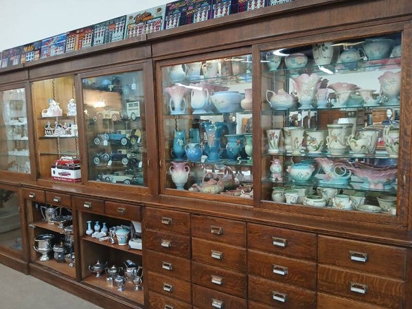 roseville pottery , weller ,hull pottery