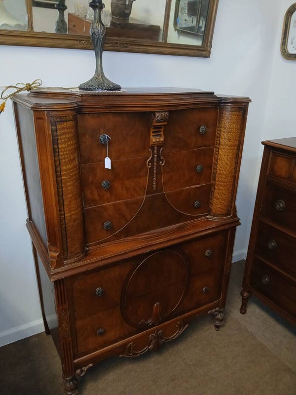 French dresser