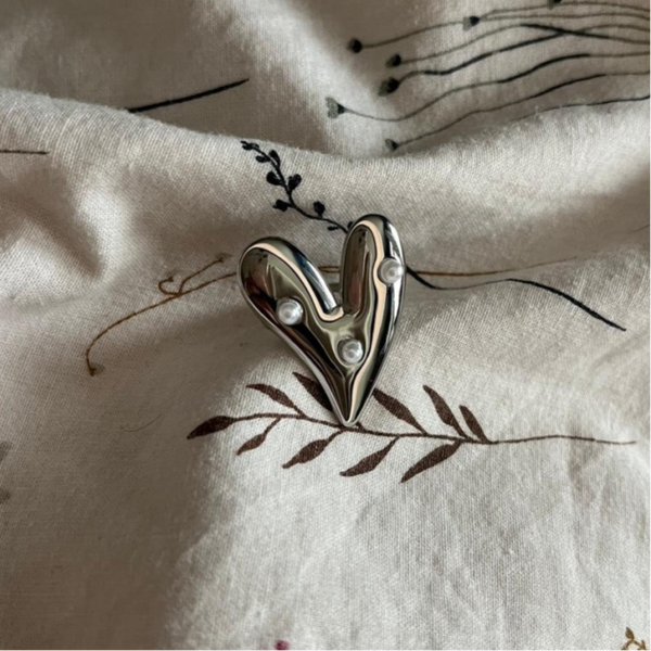 Pearl heart ring