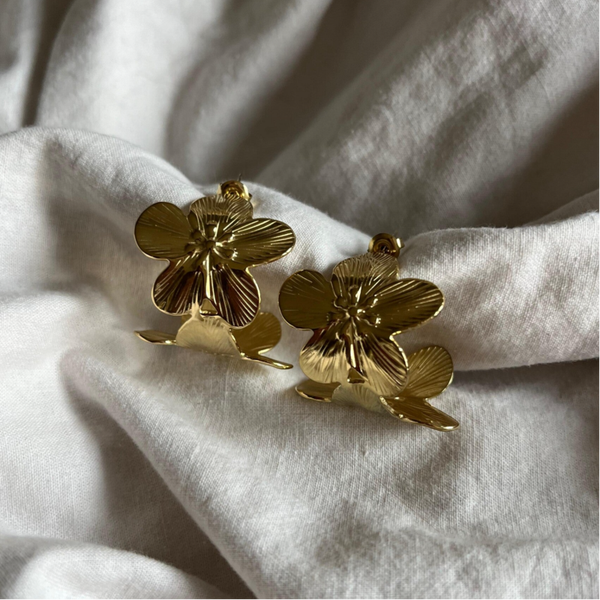 Big flower hoop oorbellen