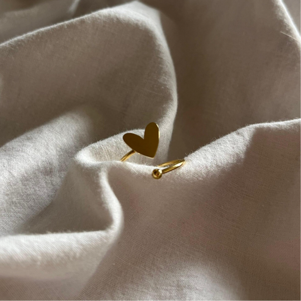 Love all around ring