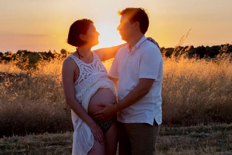 Fotografia pareja embarazo