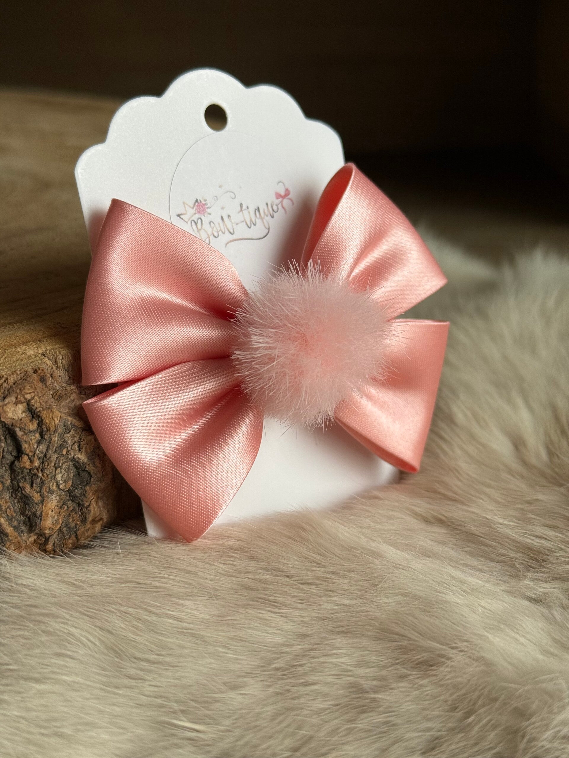 Strik satijn met pomponnetje Salmon