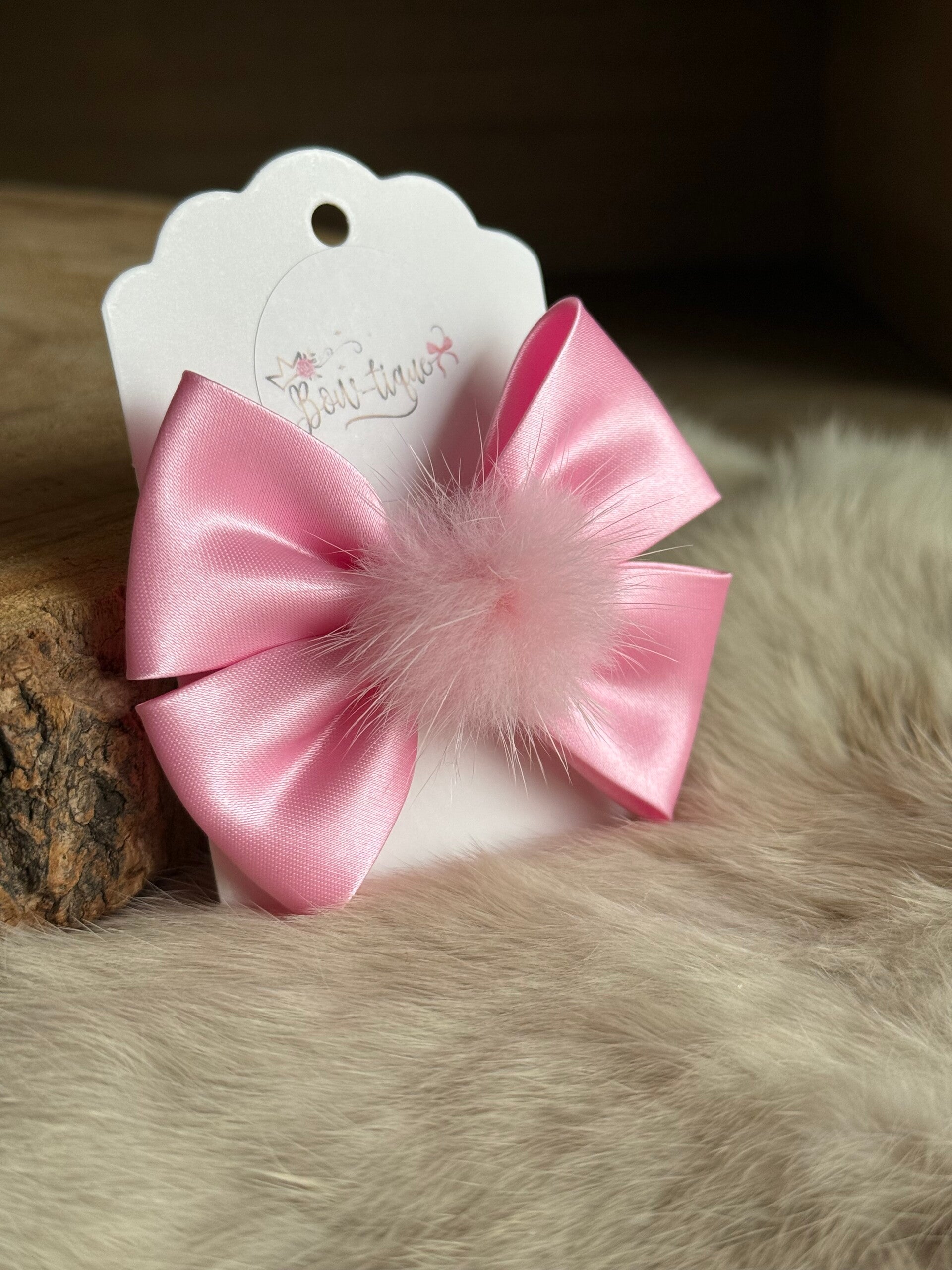 Strik satijn met pomponnetje Baby Pink