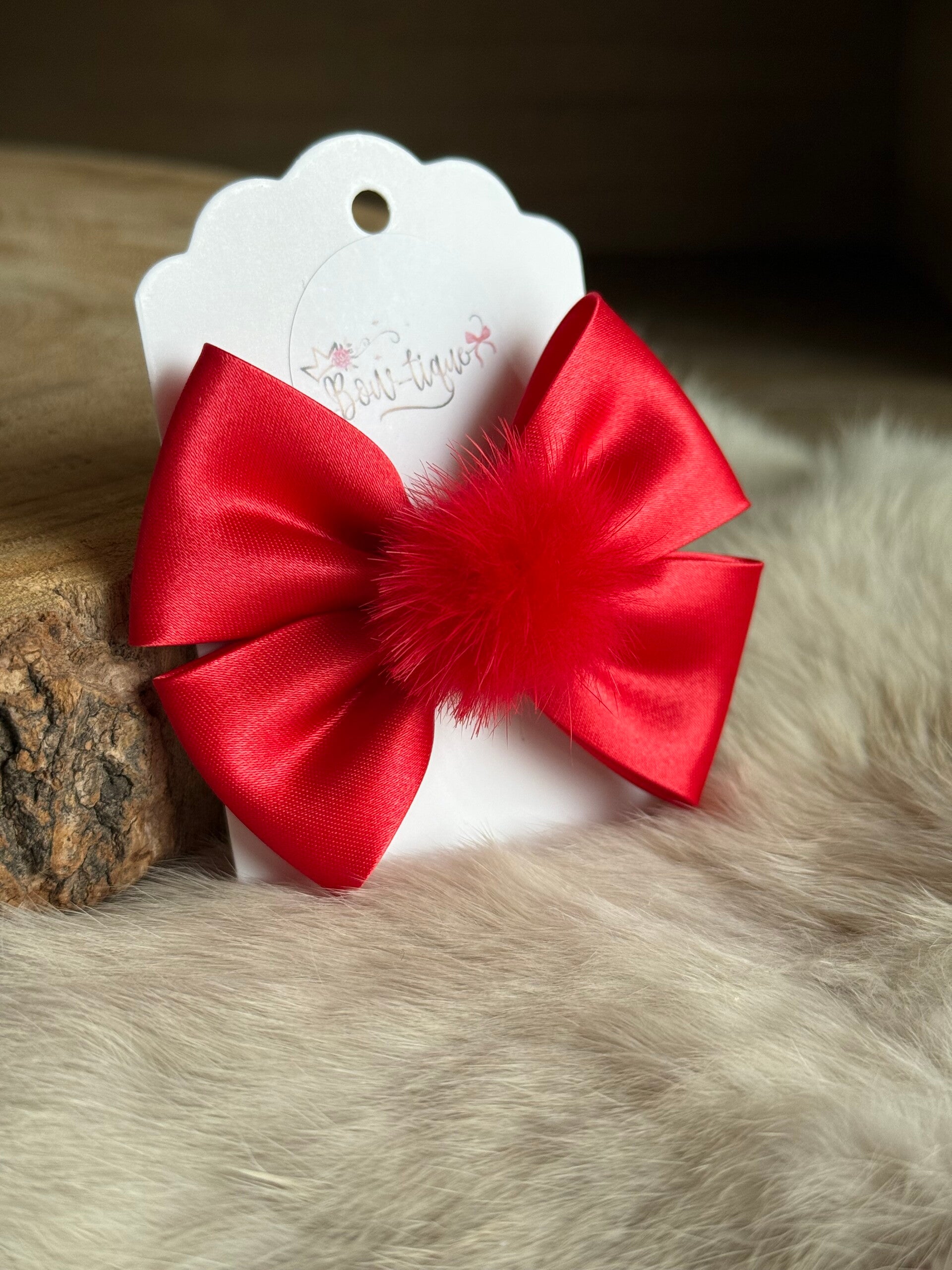 Strik satijn met pomponnetje Red