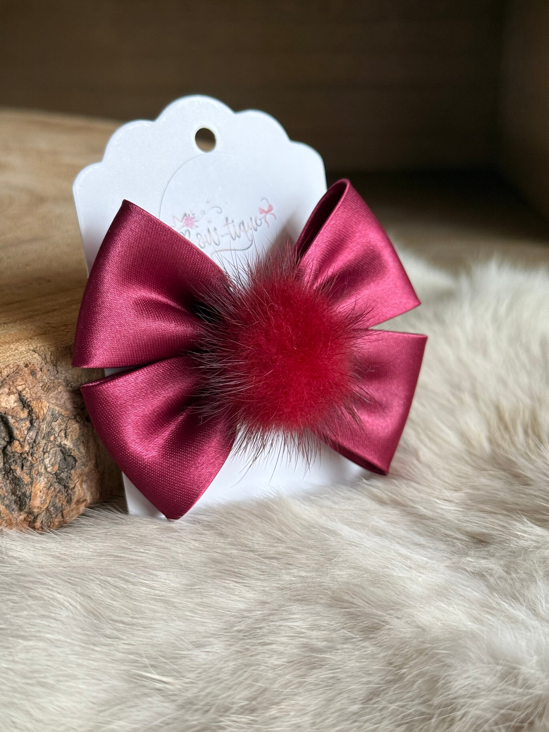 Strik satijn met pomponnetje Wine