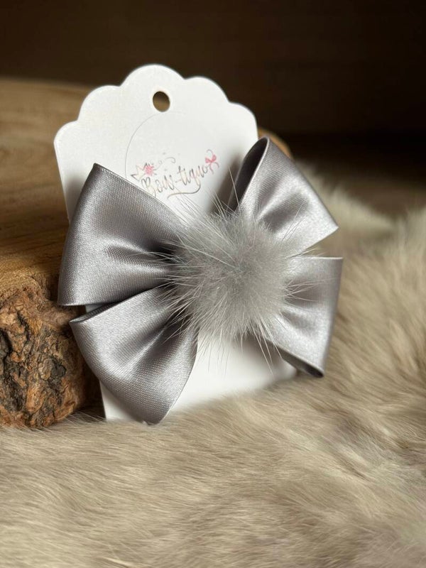 Strik satijn met pomponnetje Pewter