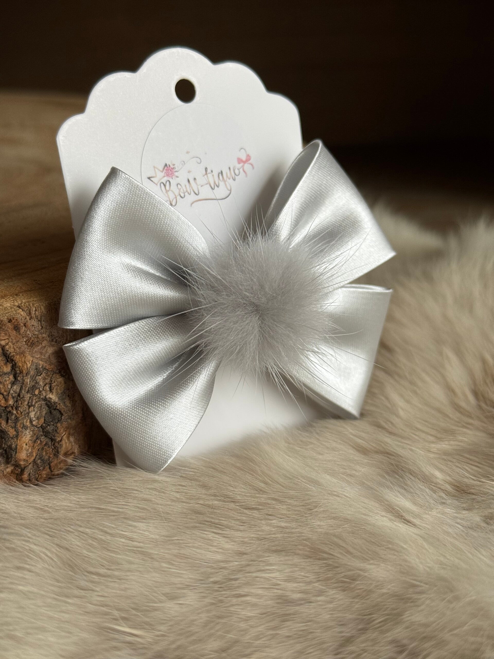 Strik satijn met pomponnetje Silver grey