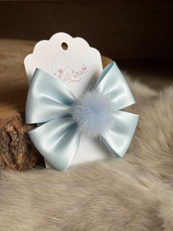 Strik satijn met pomponnetje Ice blue