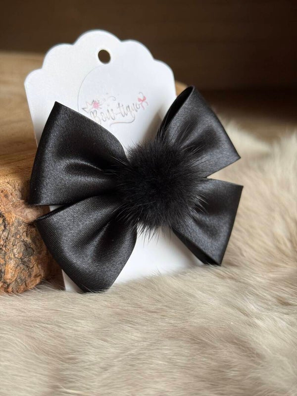 Strik satijn met pomponnetje Zwart
