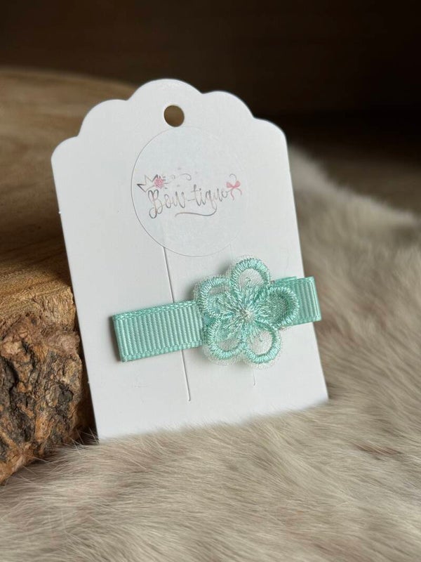Alligatorclip met bloemetje Mint